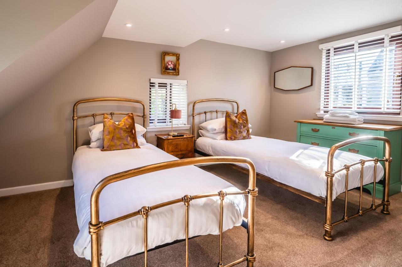 Luxury Cottage With Mountain View'S Cononbridge المظهر الخارجي الصورة
