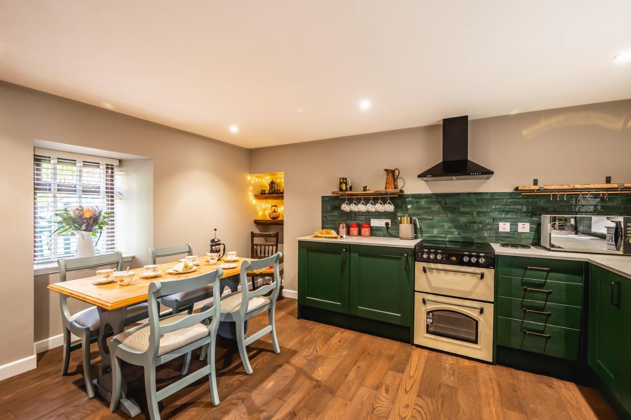 Luxury Cottage With Mountain View'S Cononbridge المظهر الخارجي الصورة