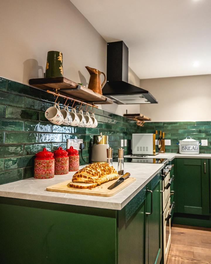 Luxury Cottage With Mountain View'S Cononbridge المظهر الخارجي الصورة